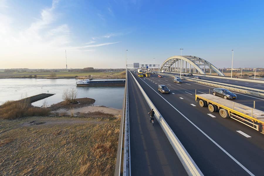 Jan Blankenbrug op de snelweg A2 over de Lek.